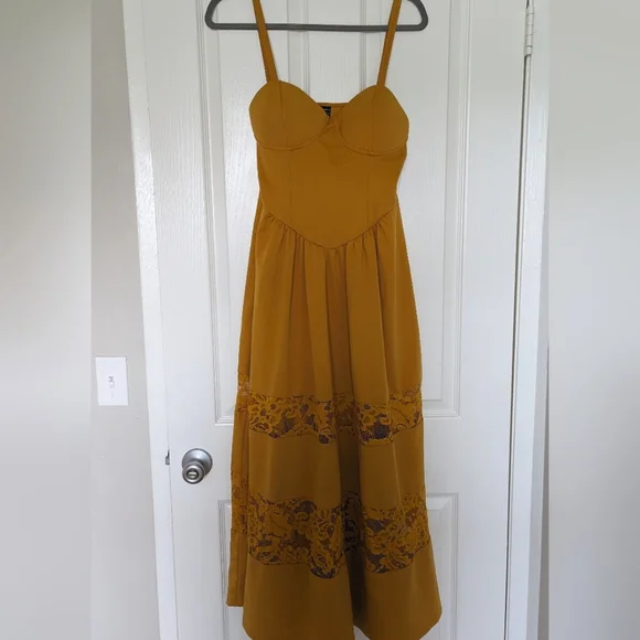 Mustard colored Maxi Dress with floral lace medium - Picture 2 of 5